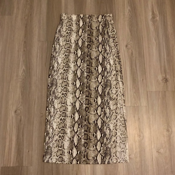 Dresses & Skirts - Boutique side-slit Snake print skirt